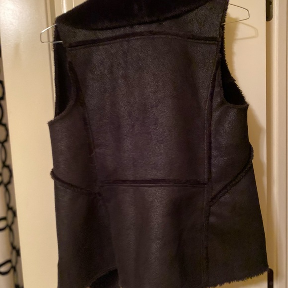 Cupcakes and Cashmere Faux fur and suede vest - Picture 3 of 9